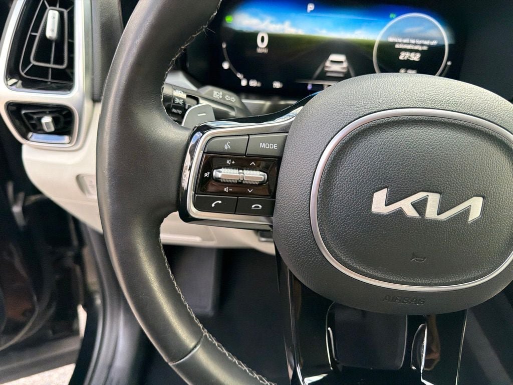 Certified 2023 Kia Sorento SX Prestige w/ Panoramic Sunroof Package AWD/4WD image 18