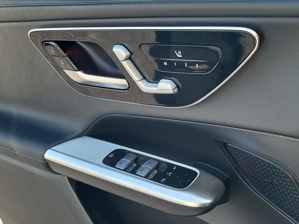 Used 2025 Mercedes-Benz GLC 300 4MATIC image 20
