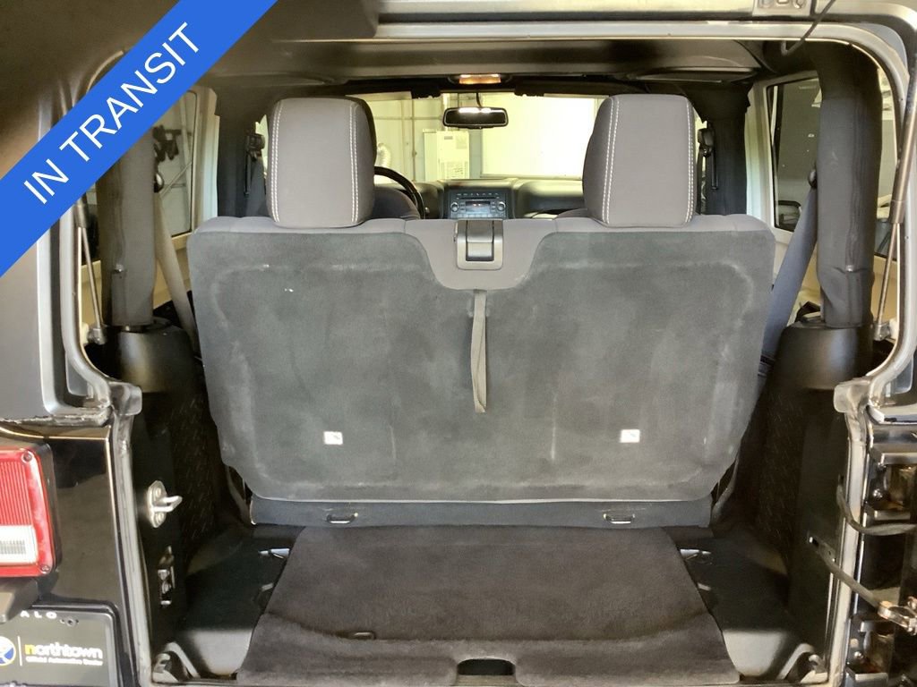Used 2018 Jeep Wrangler Sahara w/ Connectivity Group AWD/4WD image 14