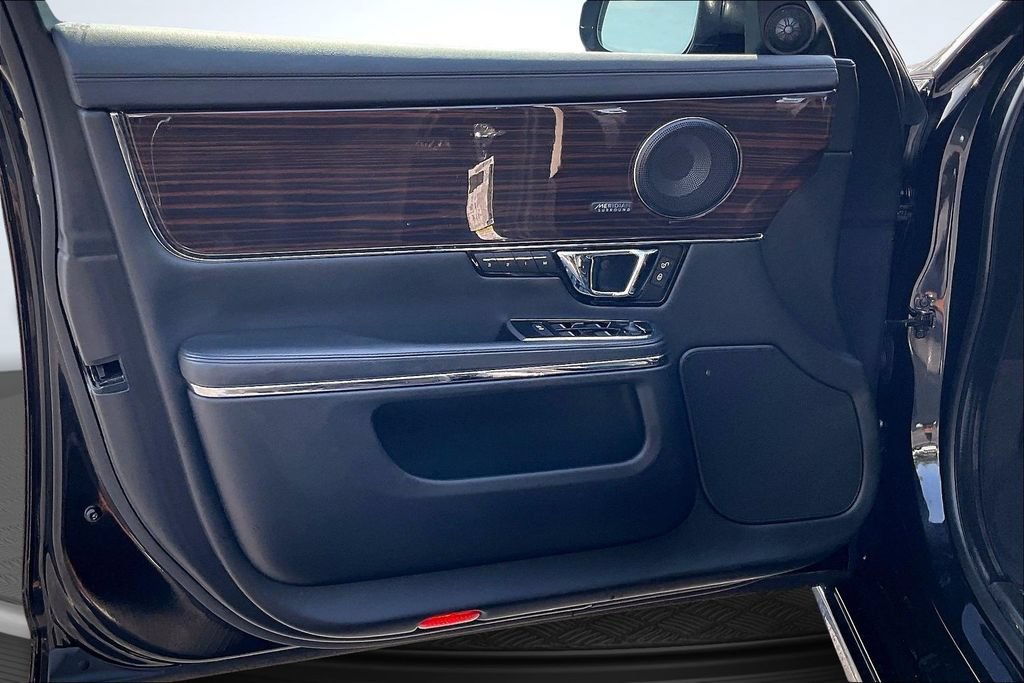 Used 2018 Jaguar XJ R-Sport RWD image 20