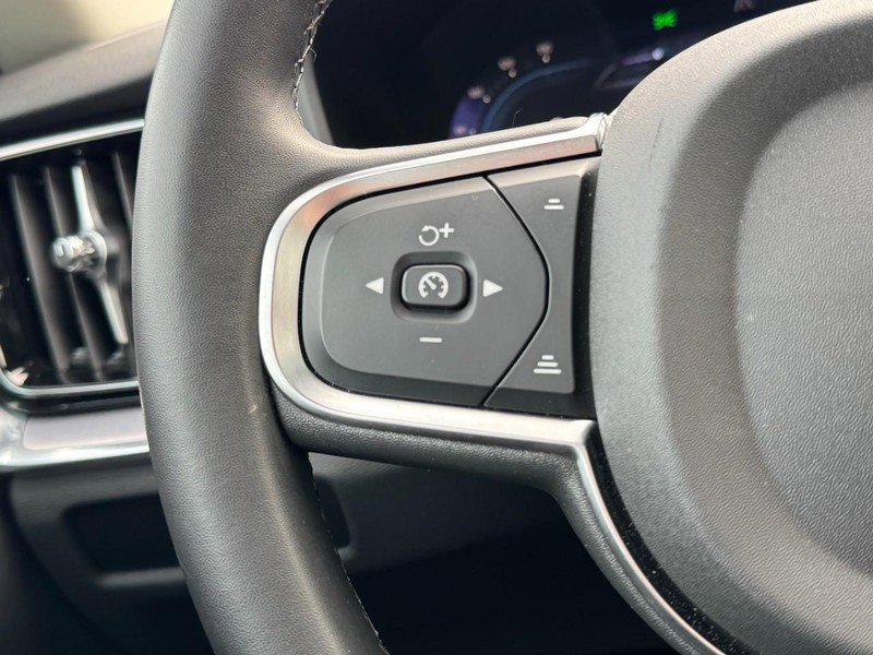 Certified 2024 Volvo S60 B5 Core image 18