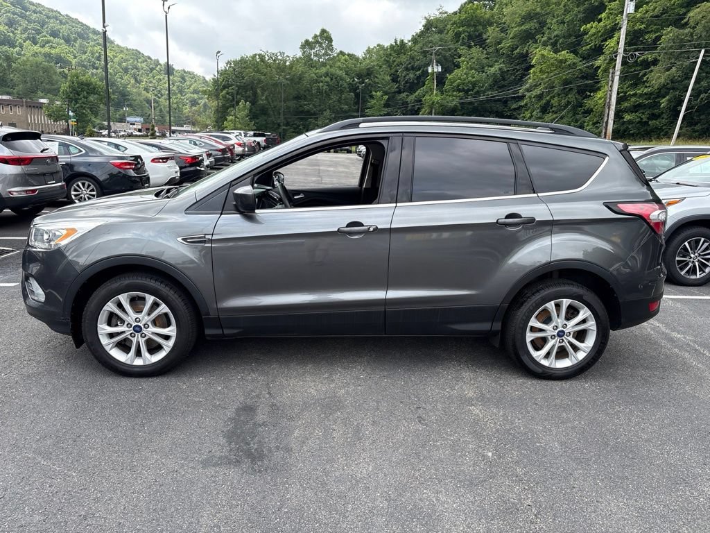 Used 2017 Ford Escape SE w/ Equipment Group 201A AWD/4WD image 2