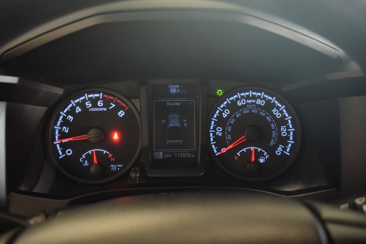 Used 2021 Toyota Tacoma SR AWD/4WD image 36