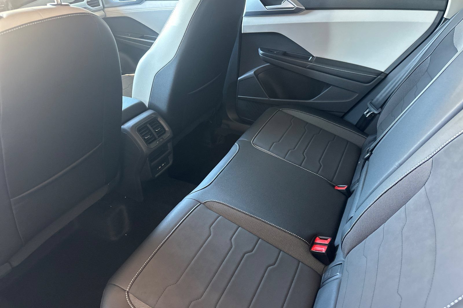 New 2026 Volkswagen Taos SE AWD/4WD image 11