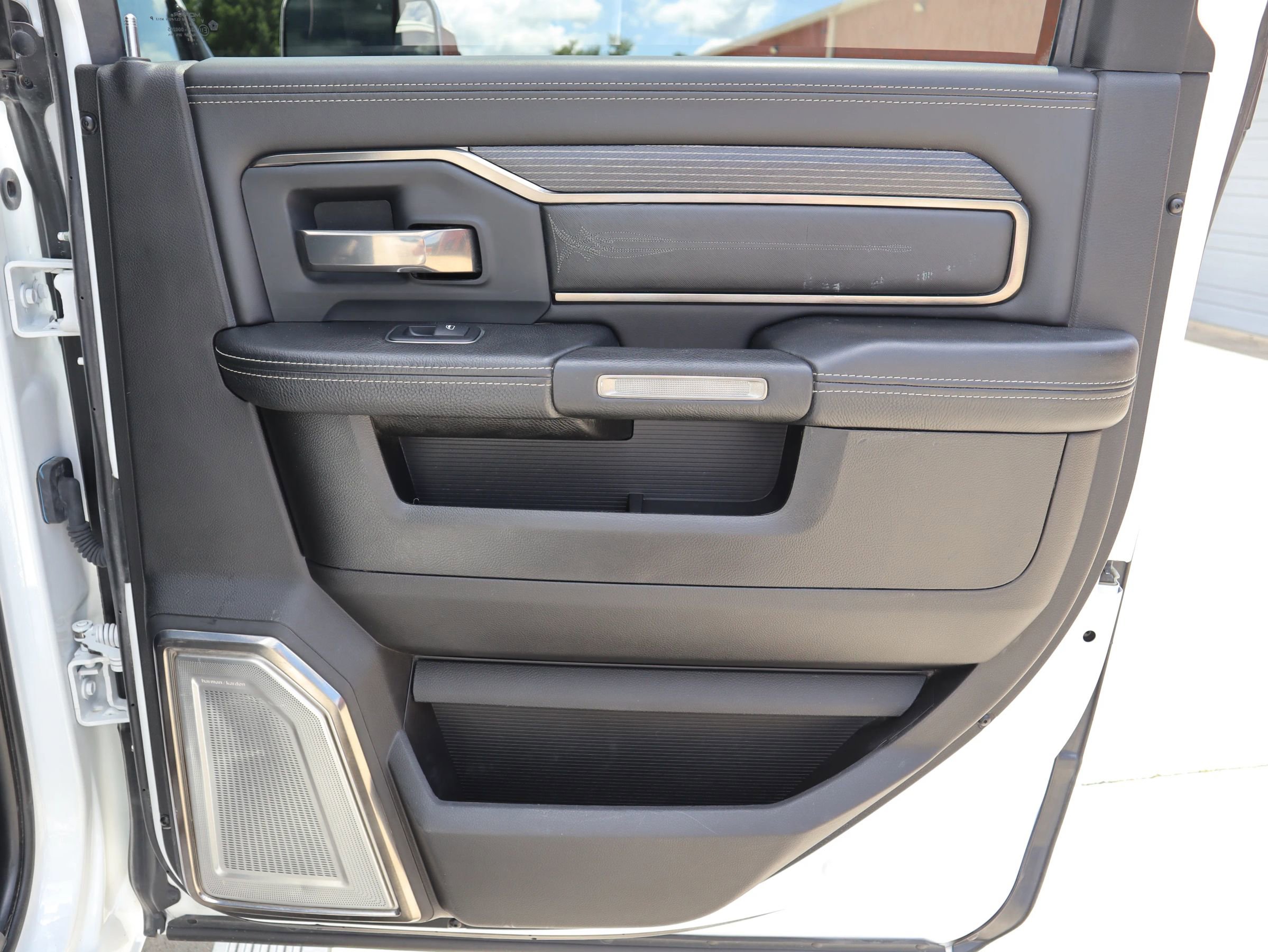 Used 2019 RAM 2500 Limited image 32