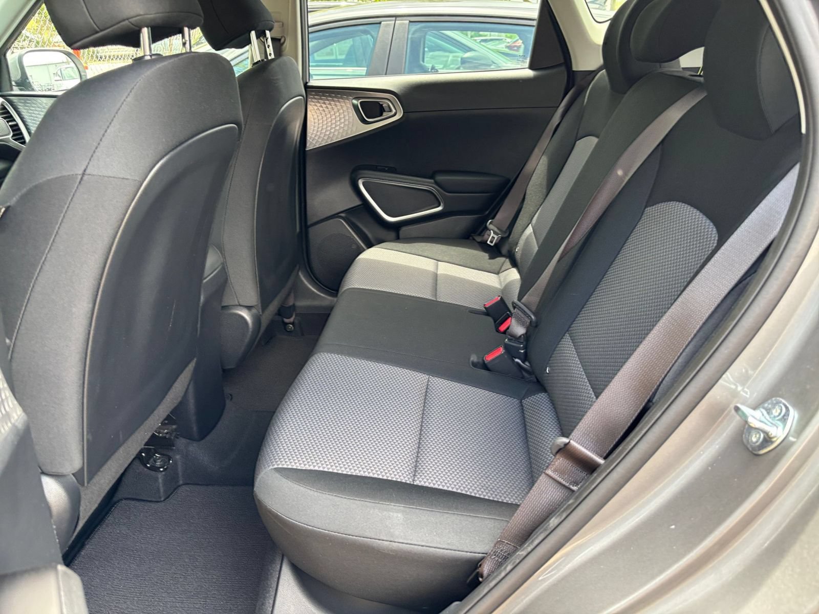 Used 2025 Kia Soul LX w/ LX Technology Package FWD image 23