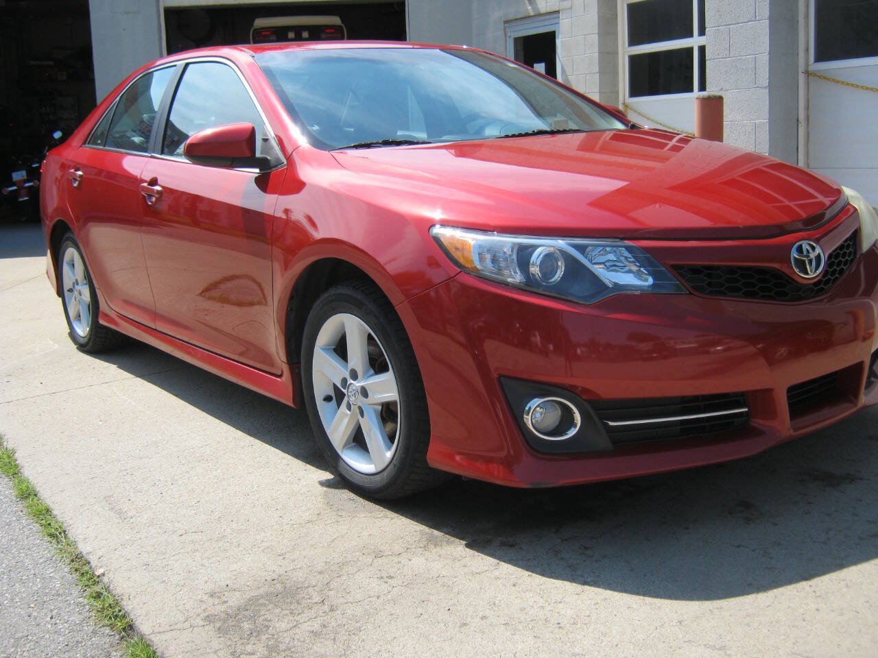 Used 2018 Toyota Corolla SE w/ SE Premium Package FWD image 3