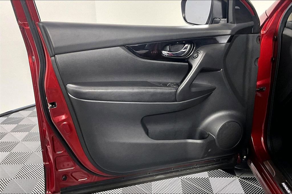 Used 2019 Nissan Rogue Sport SV w/ Technology Package FWD image 22
