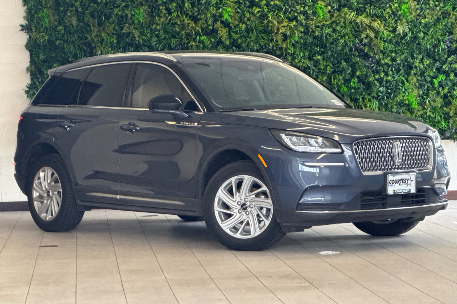 Certified 2022 Lincoln Corsair FWD image 2