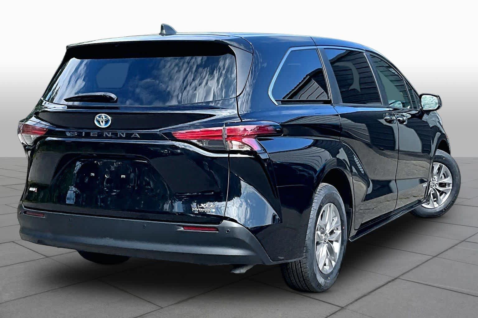 Used 2021 Toyota Sienna XLE FWD image 13