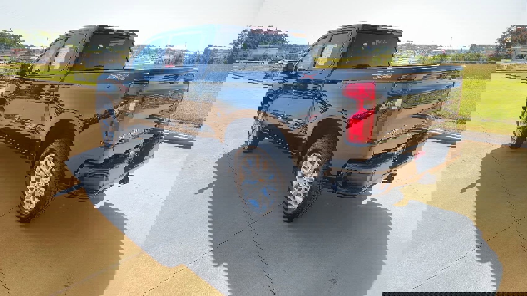 Used 2025 Chevrolet Silverado 1500 Custom image 7