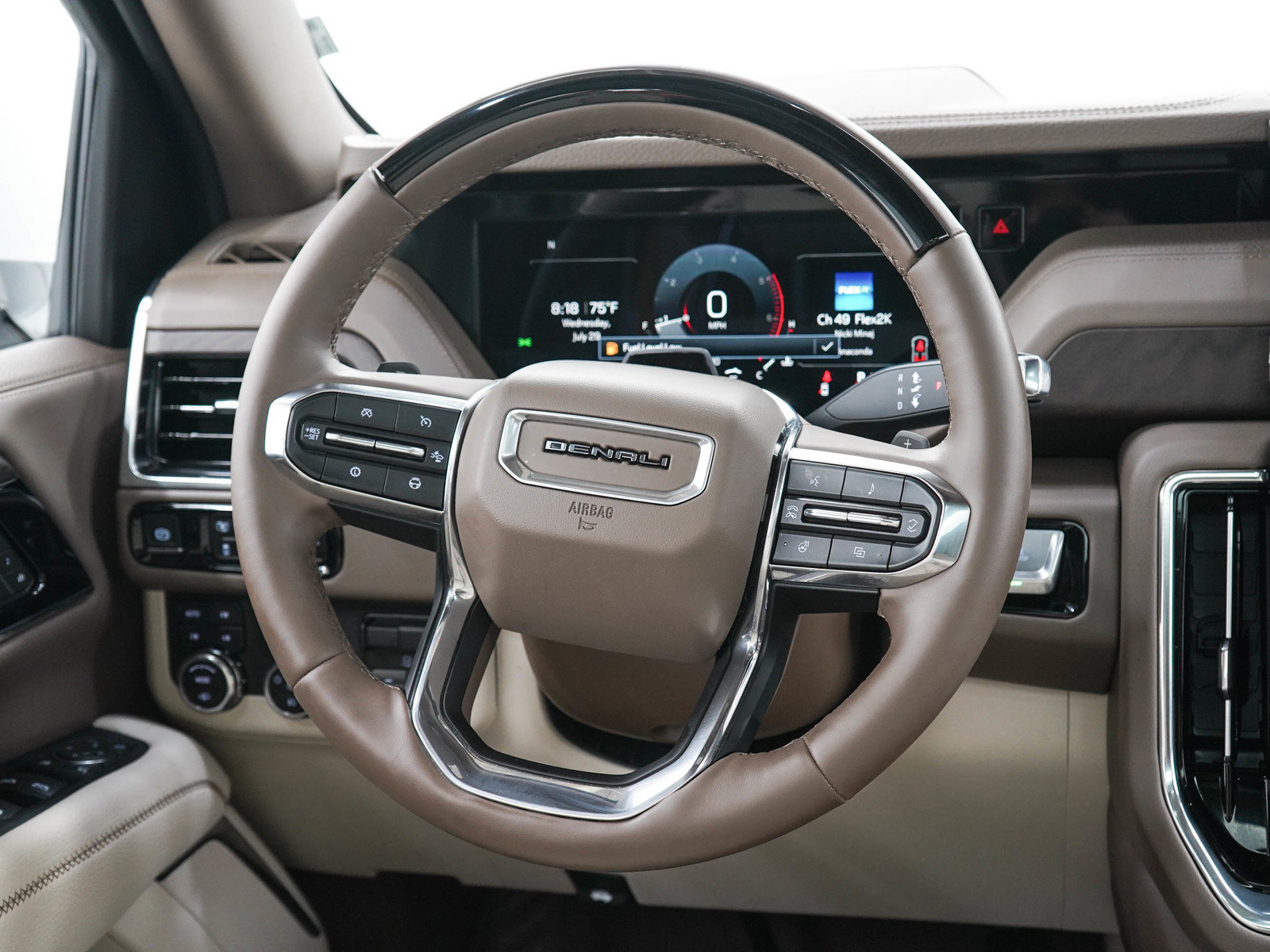 Used 2025 GMC Yukon Denali w/ Denali Reserve Package AWD/4WD image 21