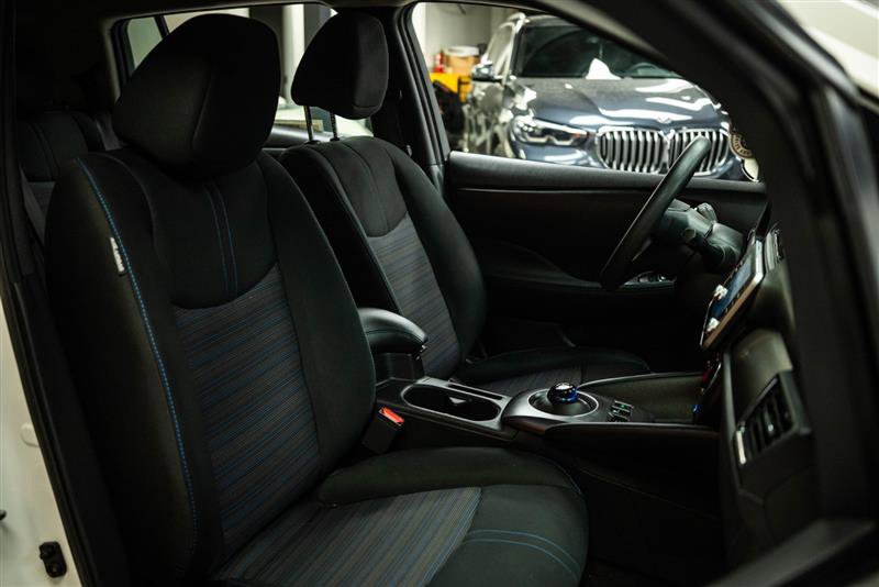 Used 2025 Nissan Leaf S image 13