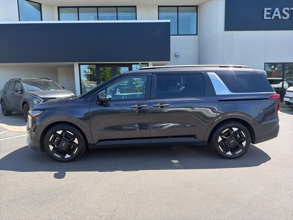 Used 2025 Kia Carnival EX FWD image 2