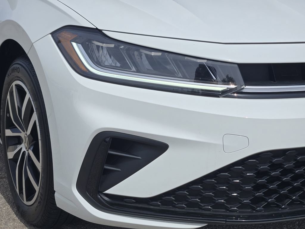 Used 2025 Volkswagen Jetta Sport image 9