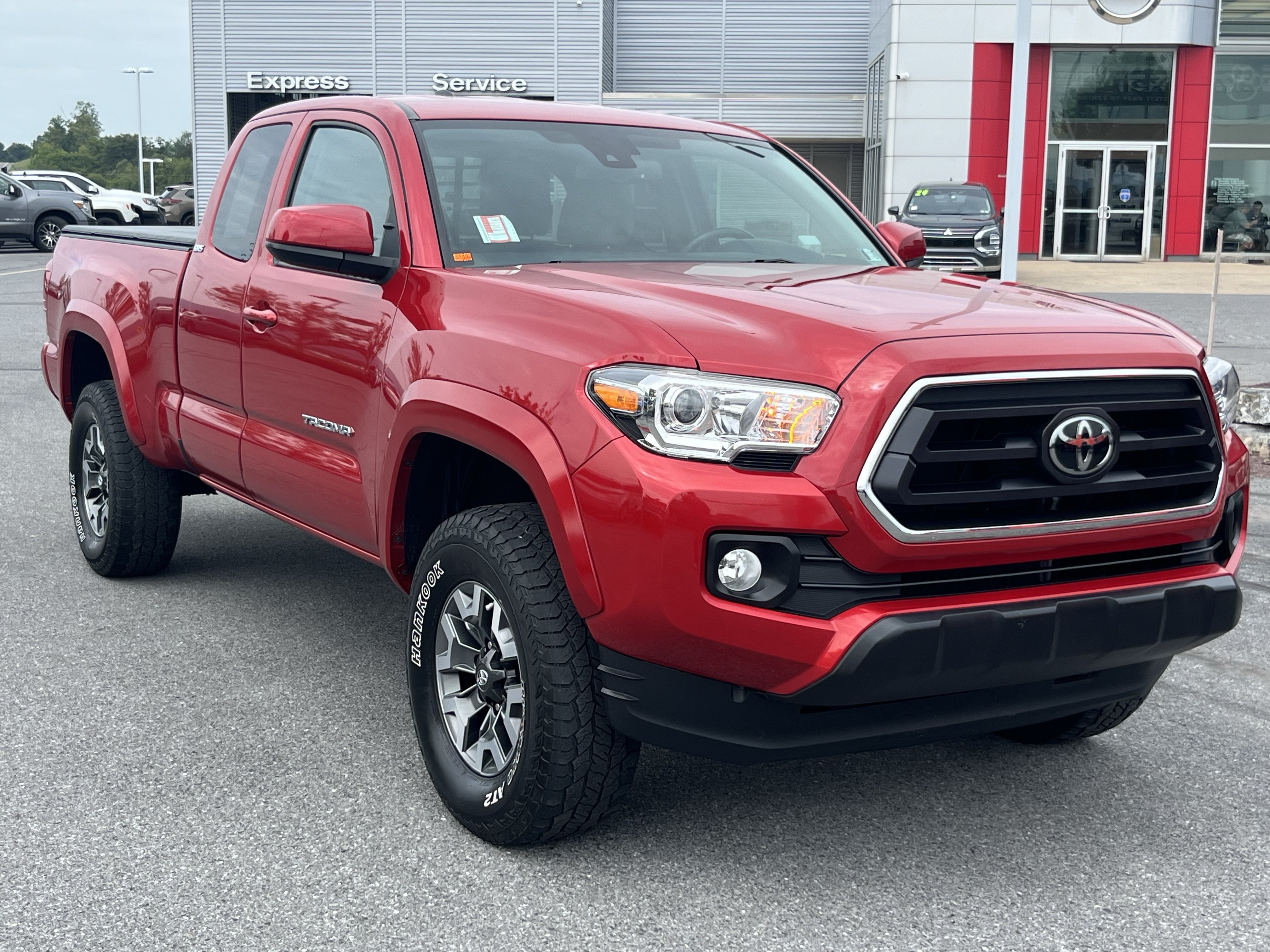 Used 2022 Toyota Tacoma SR5 AWD/4WD image 1