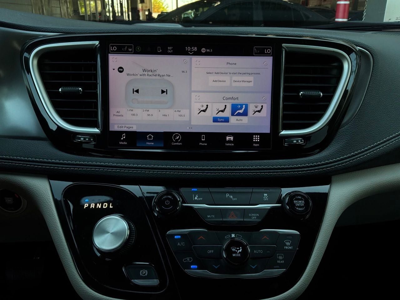 Used 2023 Chrysler Pacifica Touring-L FWD image 31