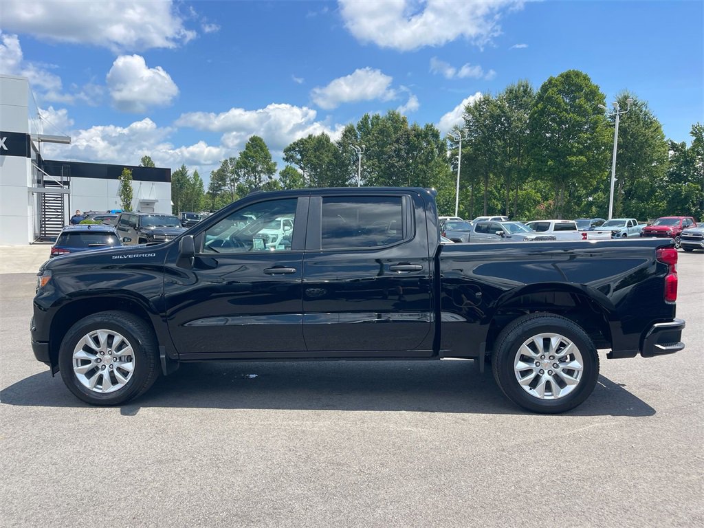 Used 2024 Chevrolet Silverado 1500 Custom image 2