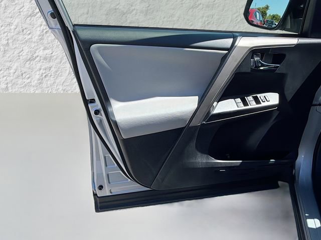 Used 2018 Toyota RAV4 XLE image 21