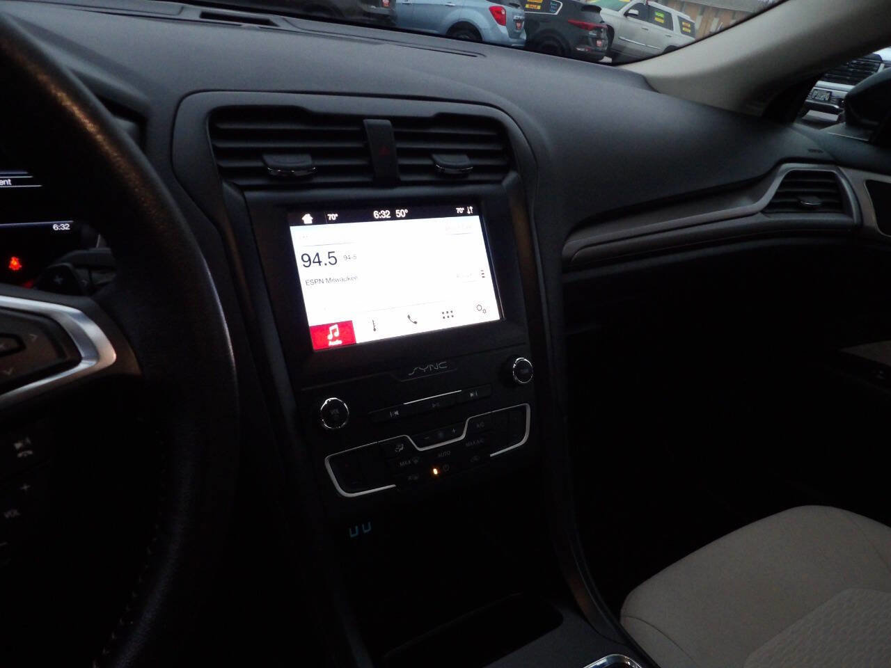 Used 2019 Ford Fusion SE w/ Equipment Group 151A image 9