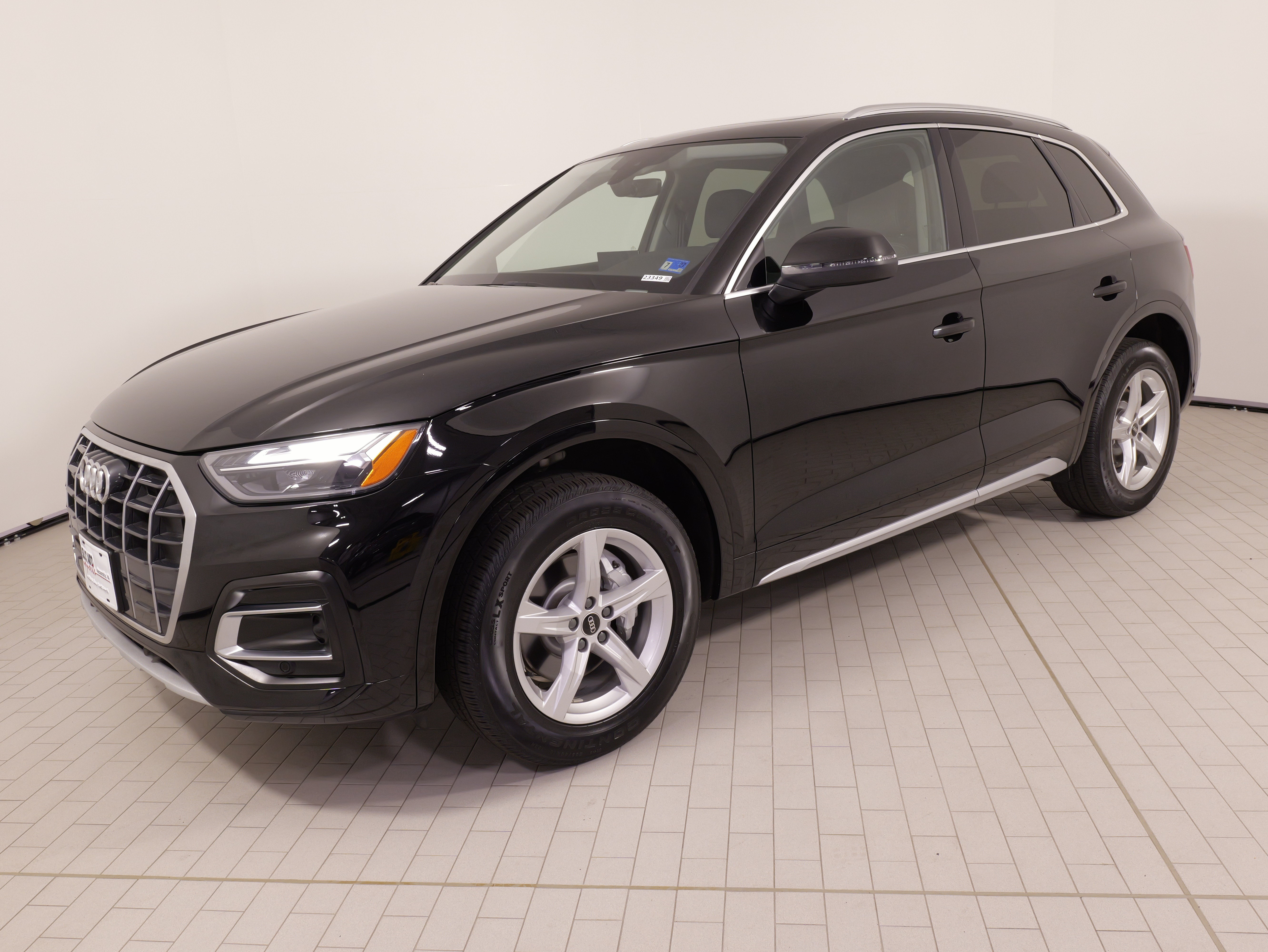 Used 2023 Audi Q5 2.0T Premium w/ Convenience Package AWD/4WD image 3
