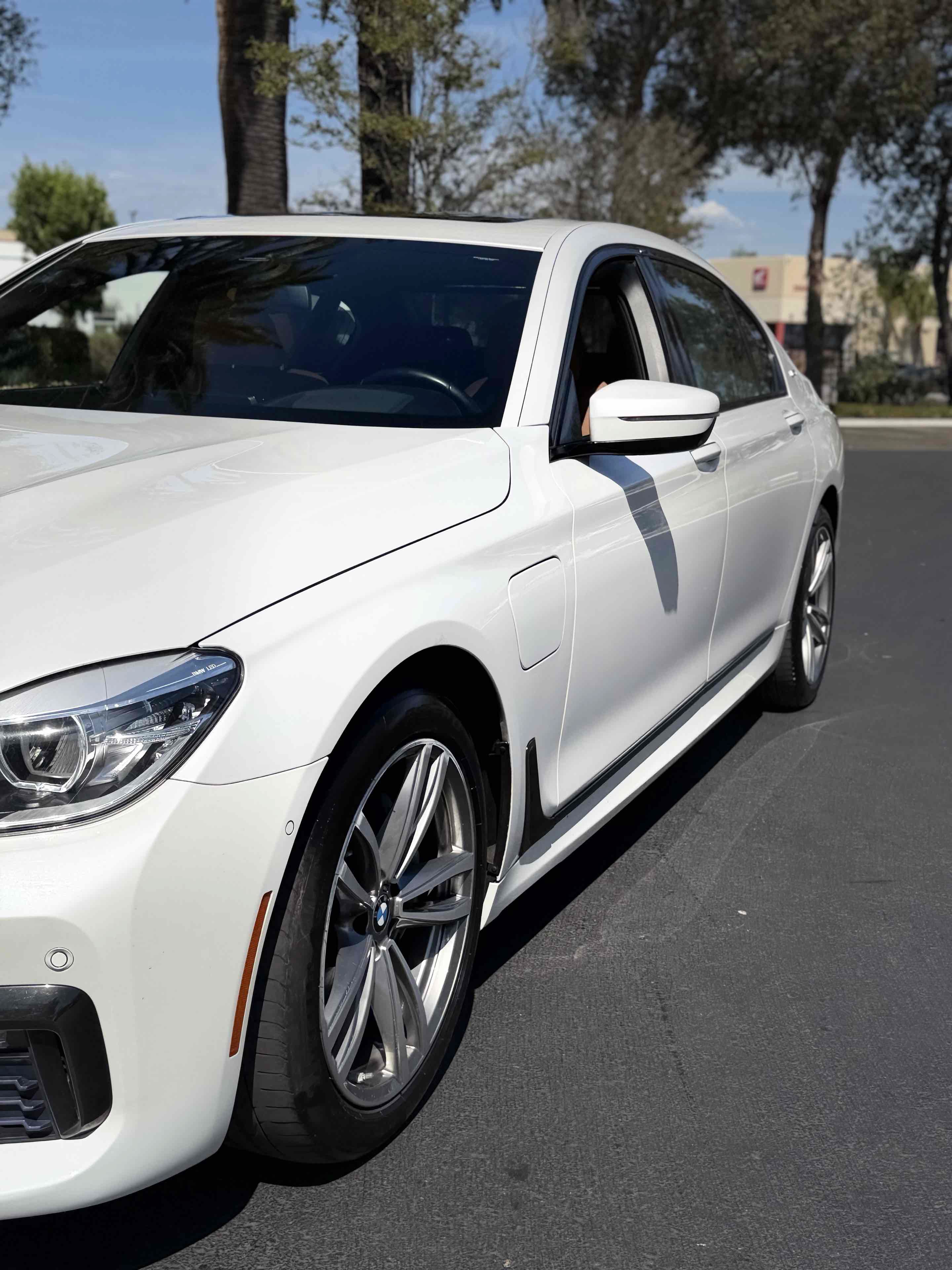 Used 2018 BMW 740e xDrive AWD/4WD image 32