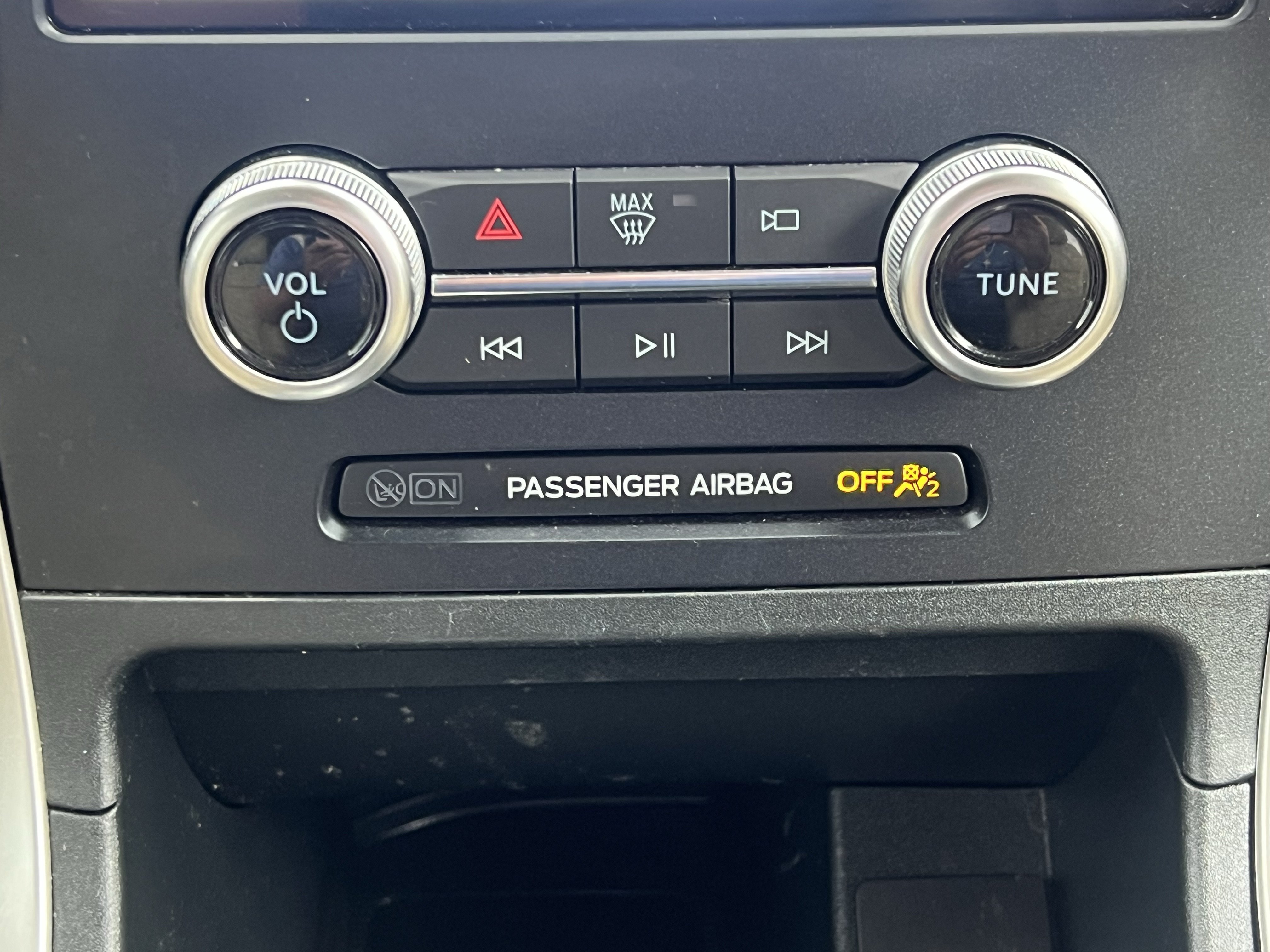 Used 2024 Ford Edge SEL w/ Convenience Package AWD/4WD image 4