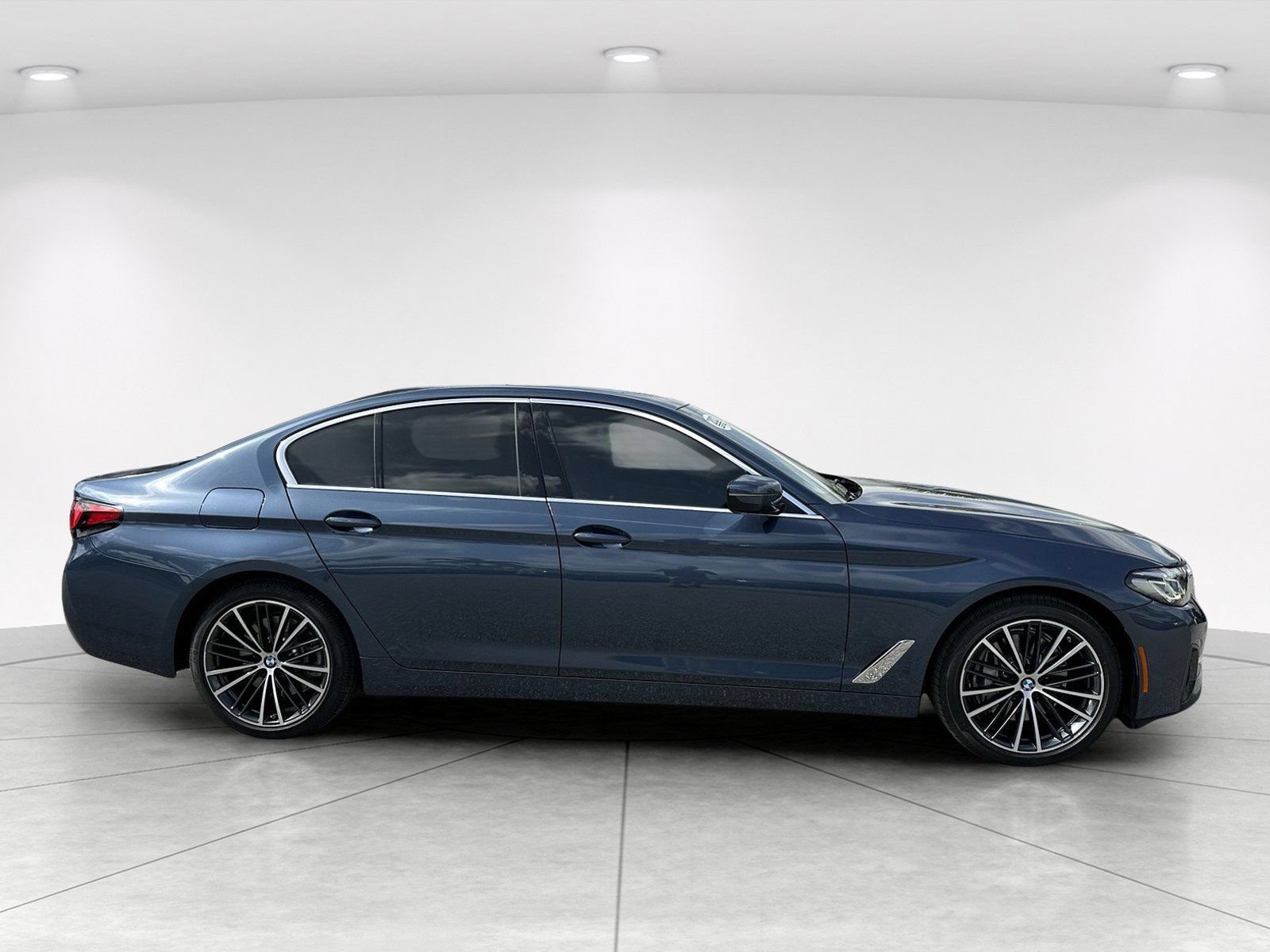 Certified 2023 BMW 540i w/ Executive Package RWD image 3