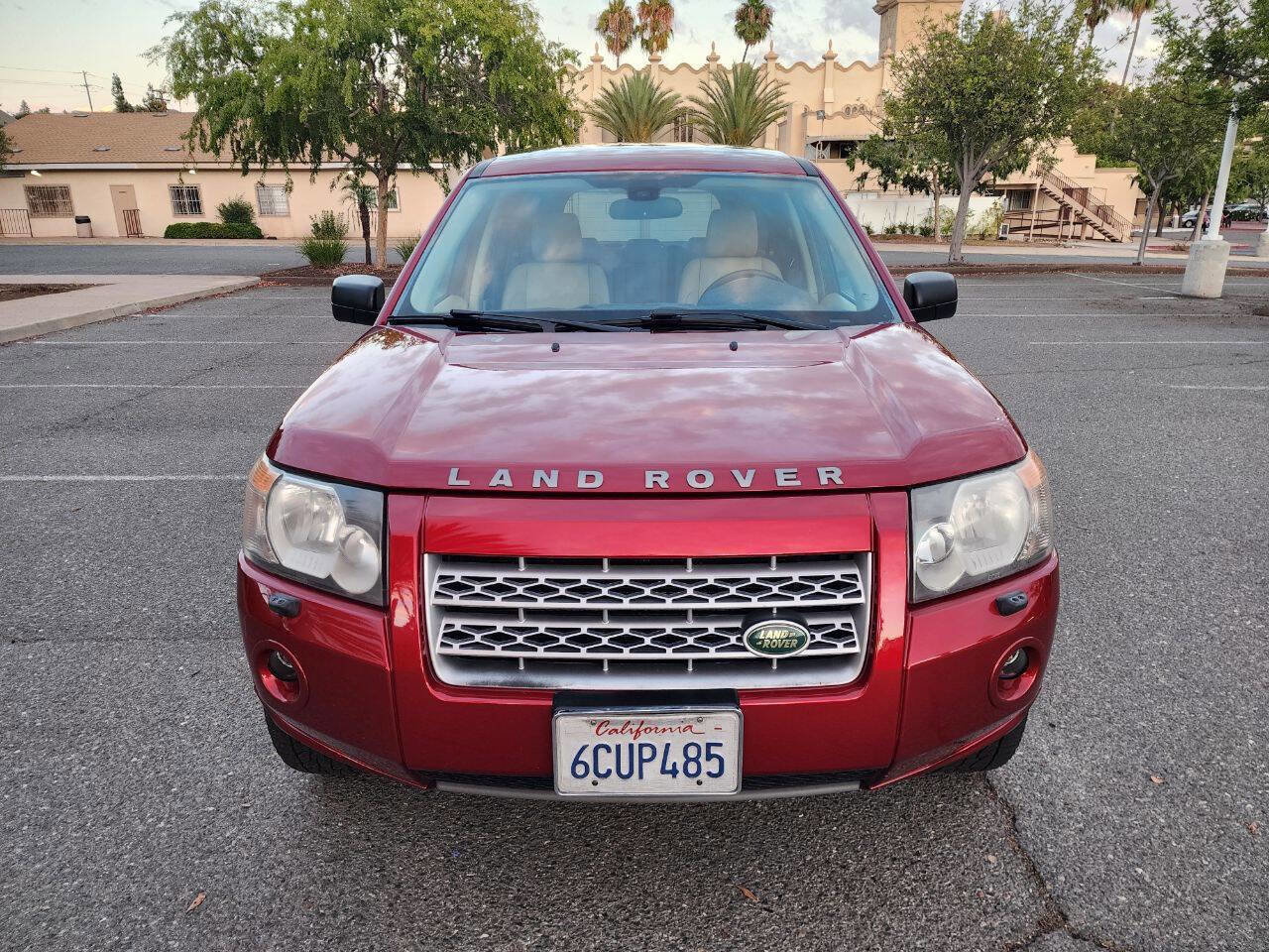 Used 2008 Land Rover LR2 HSE image 3