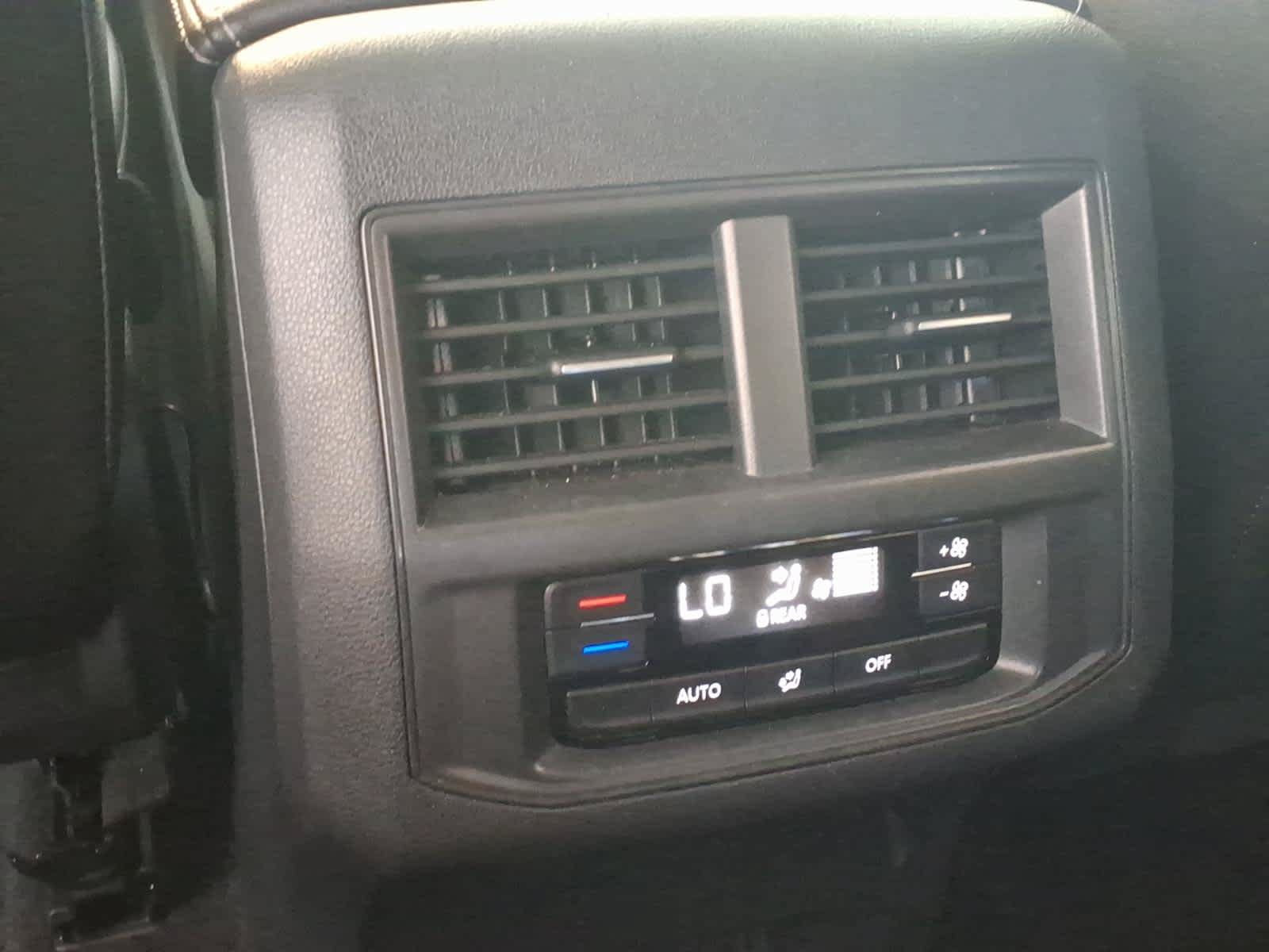 Used 2023 Volkswagen Atlas SE AWD/4WD image 15
