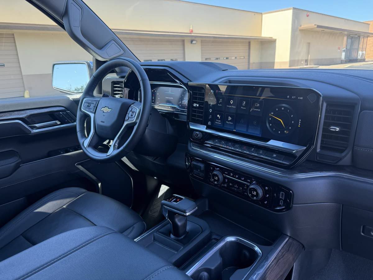Used 2025 Chevrolet Silverado 1500 LTZ w/ LTZ Premium Package AWD/4WD image 25