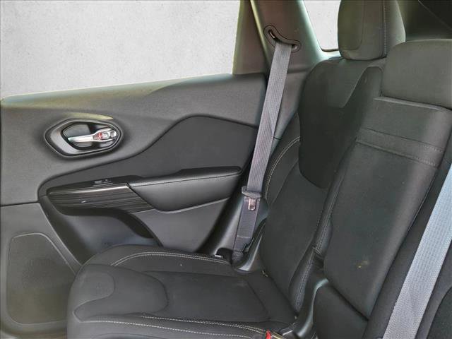 Used 2016 Jeep Cherokee Latitude w/ Cold Weather Group image 20