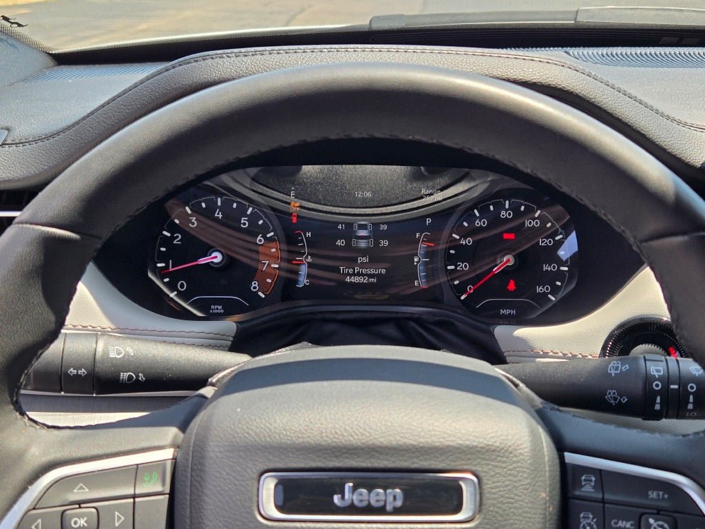 Used 2025 Jeep Compass Limited AWD/4WD image 31