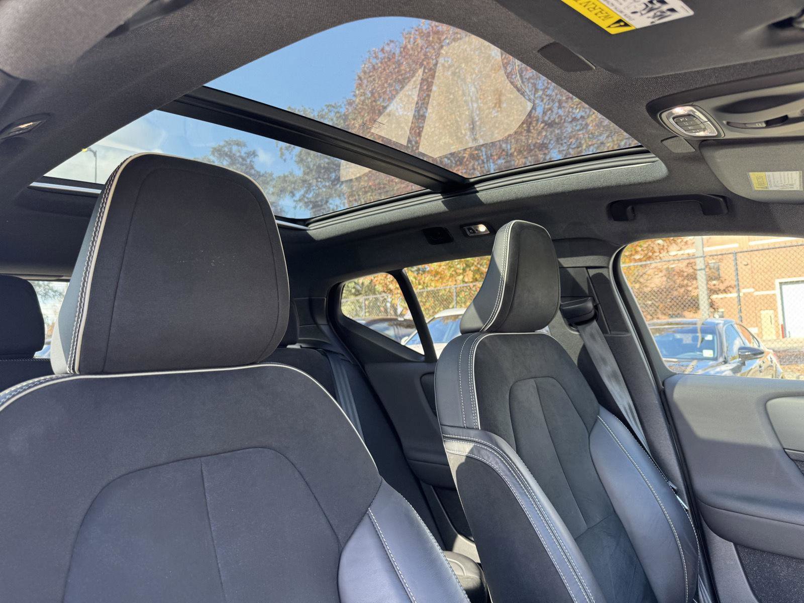 Used 2021 Volvo XC40 T5 R-Design w/ Advanced Package image 32