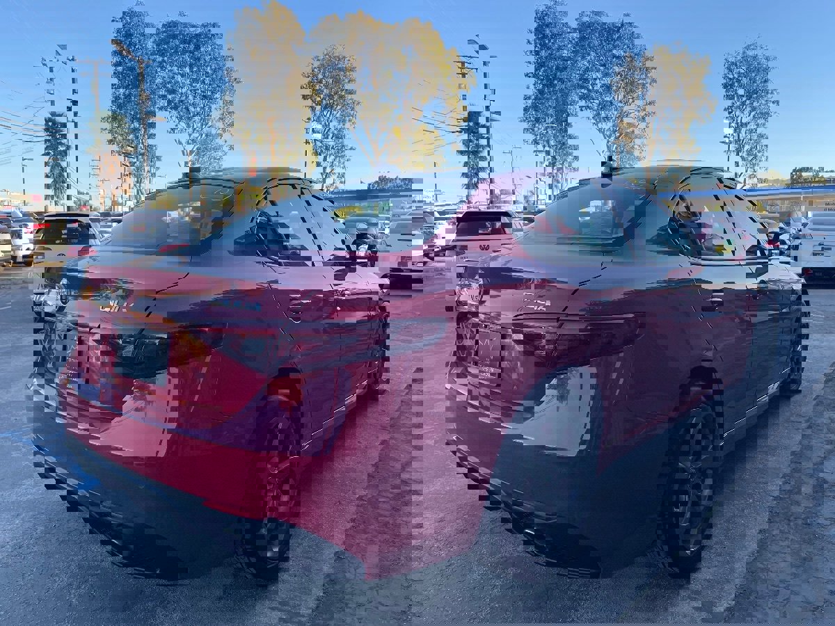 Used 2017 Alfa Romeo Giulia w/ Sport Appearance Package image 5