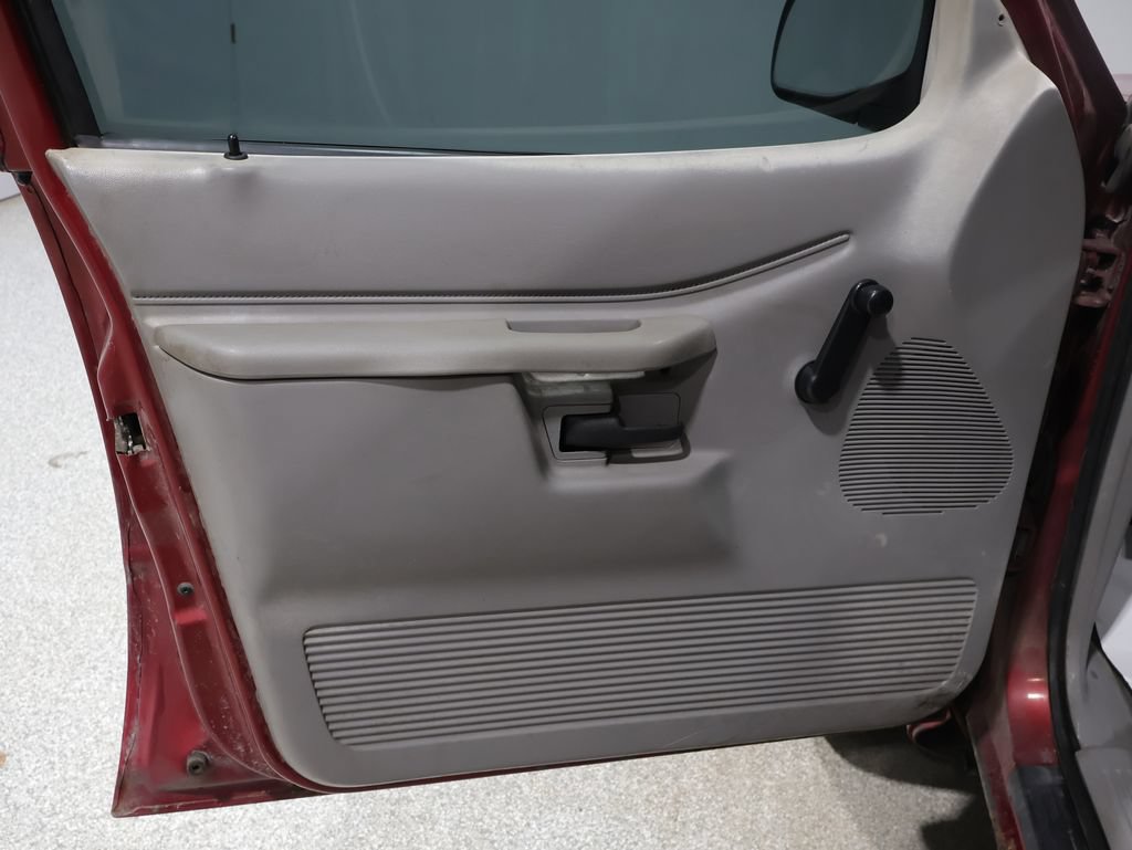 Used 2000 Ford Explorer XL AWD/4WD image 18