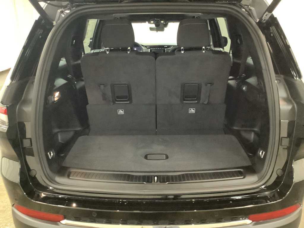 New 2025 Jeep Grand Cherokee L Laredo image 8