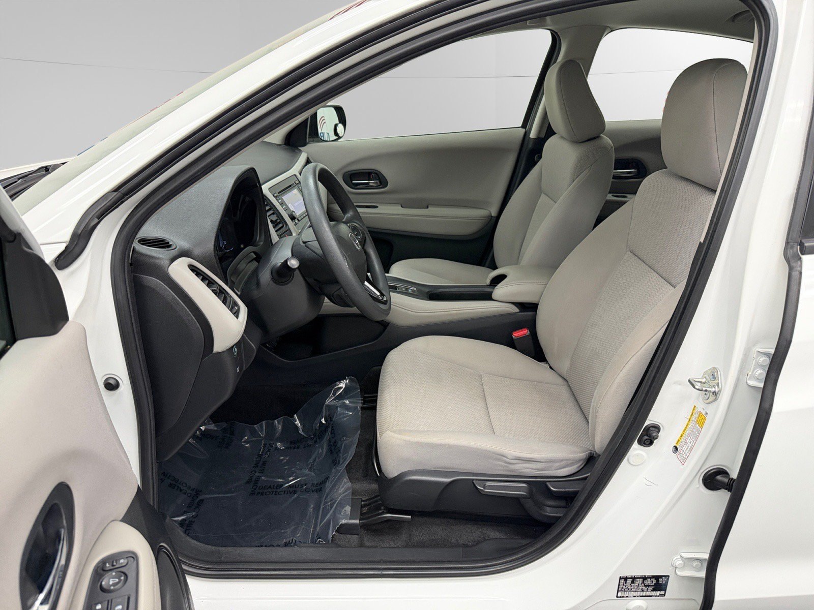 Used 2017 Honda HR-V LX image 9