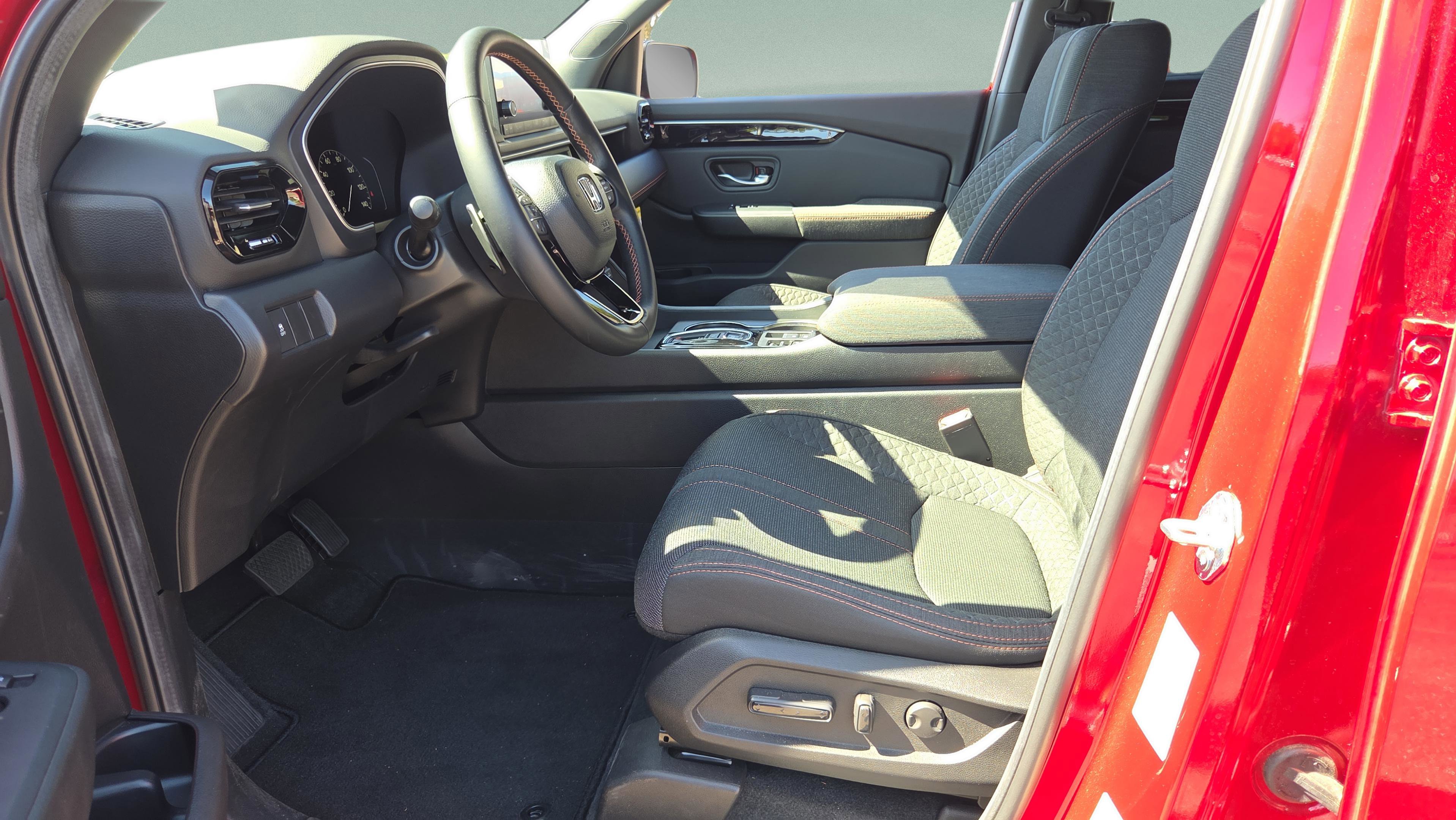 Used 2025 Honda Pilot Sport image 11