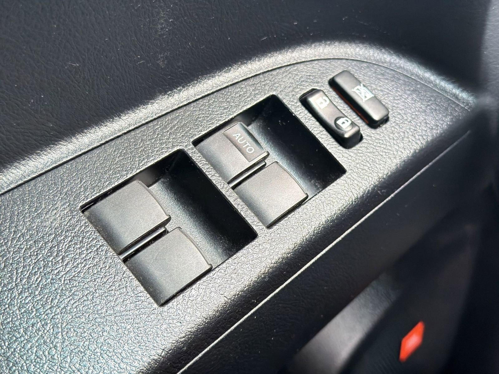 Used 2012 Toyota Highlander Limited w/ Tow Pkg image 12