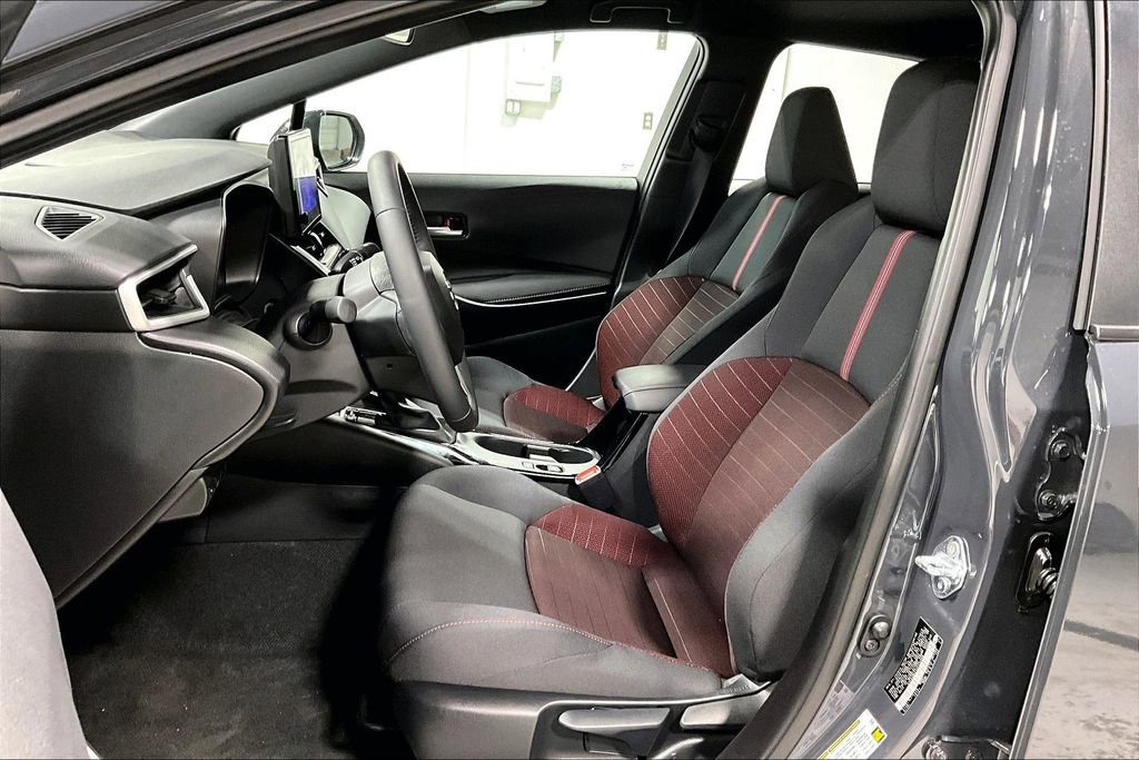 Used 2025 Toyota Corolla SE image 32