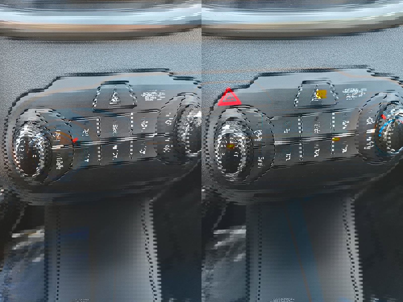 Used 2020 Kia Sorento LX FWD image 21