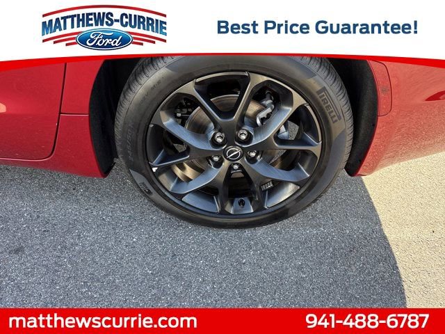 Used 2025 Chrysler Pacifica Limited image 16