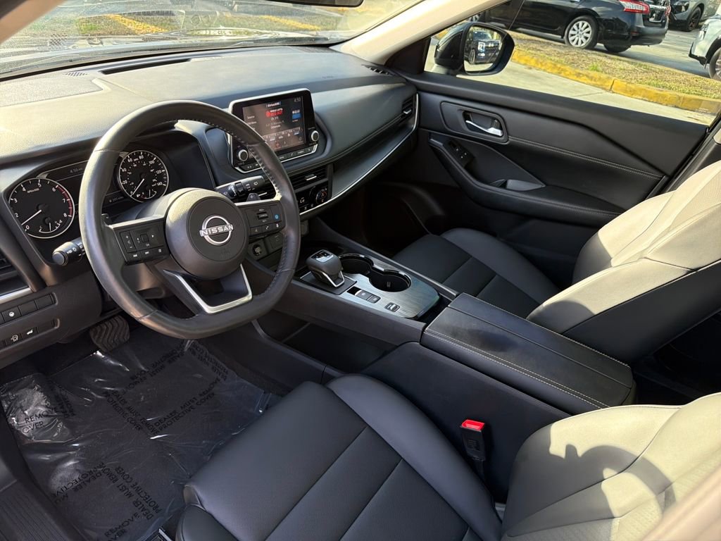 Used 2024 Nissan Rogue SV w/ SV Premium Package image 14