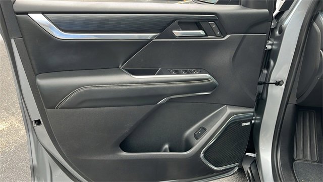 Certified 2025 GMC Acadia Elevation image 11