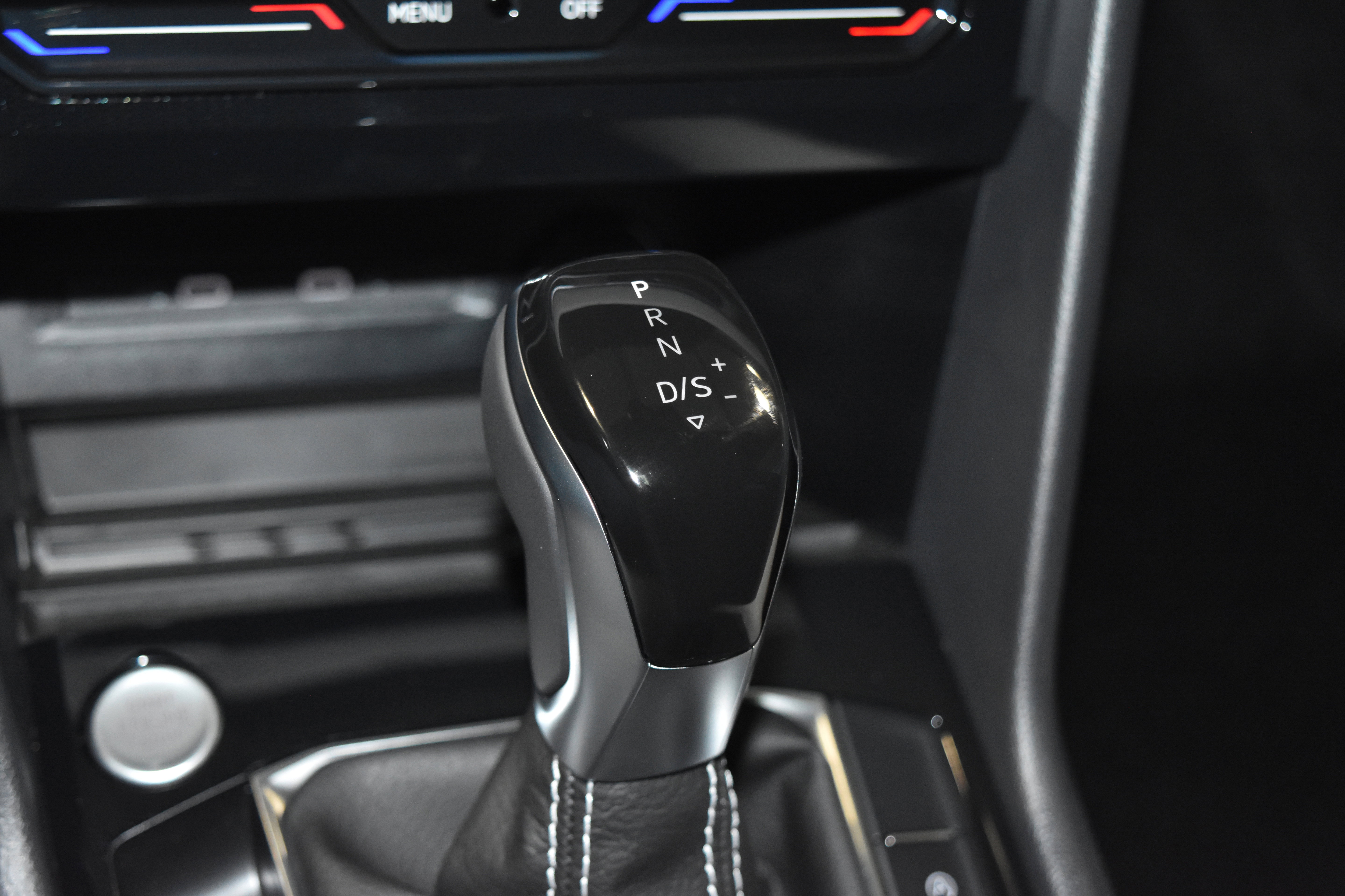 New 2025 Volkswagen Taos SE image 12