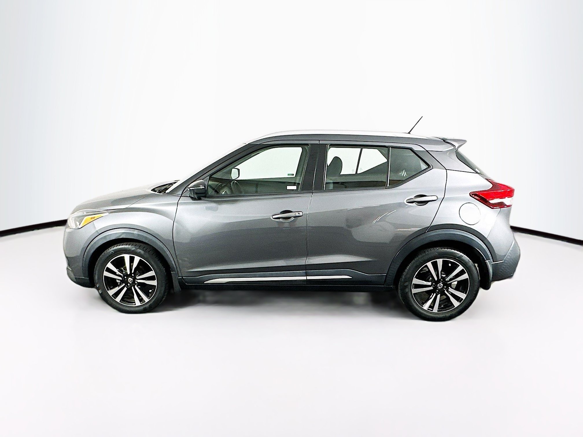 Used 2020 Nissan Kicks SR FWD image 4