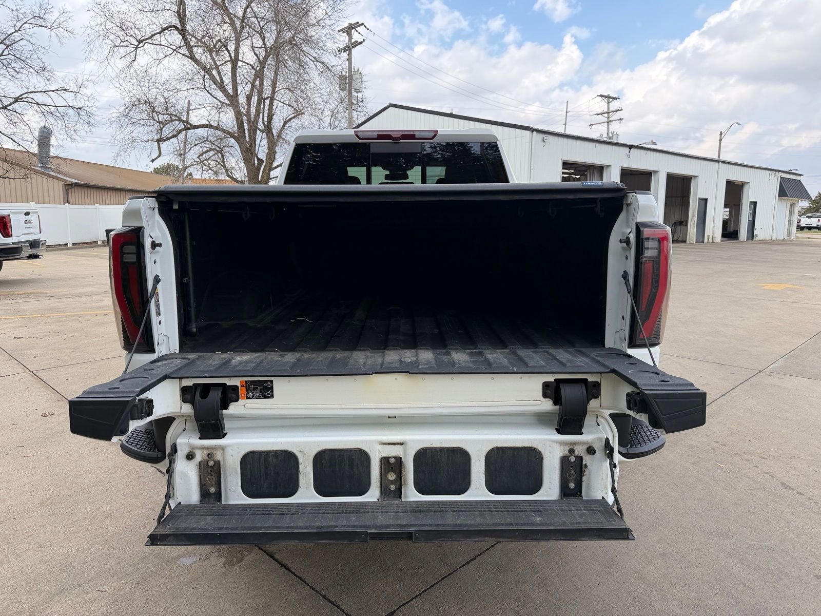 Used 2024 GMC Sierra 2500 AT4 w/ AT4 Preferred Package image 14