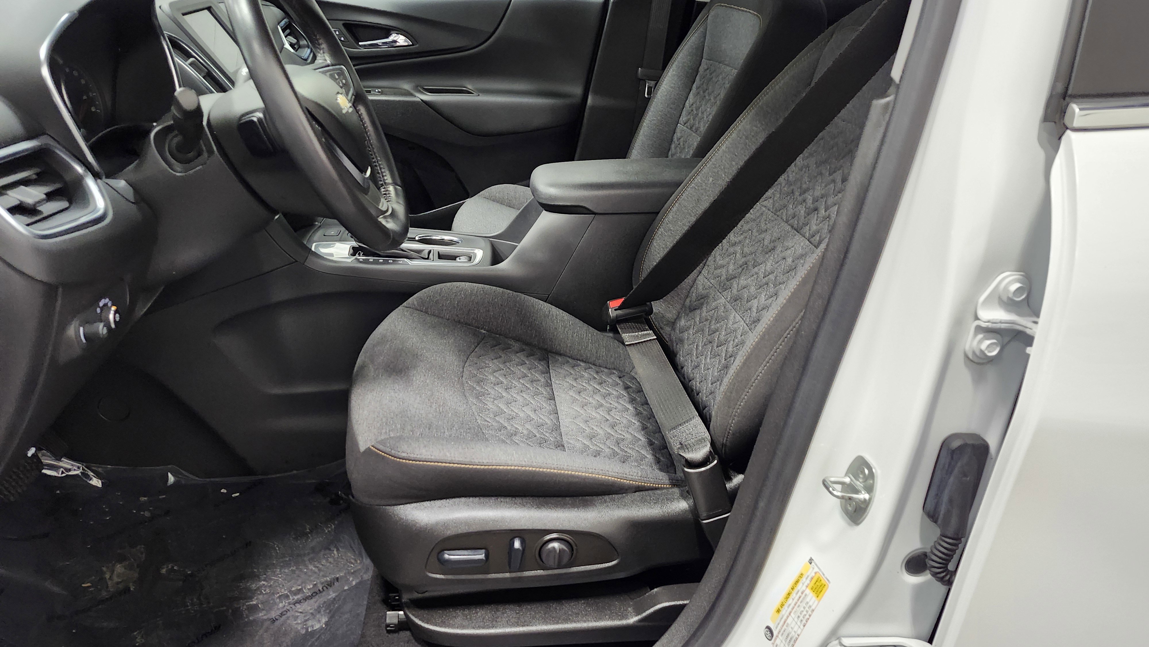 Used 2022 Chevrolet Equinox LT image 25