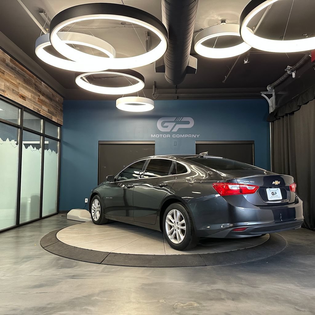 Used 2017 Chevrolet Malibu LT w/ Leather Package FWD image 5